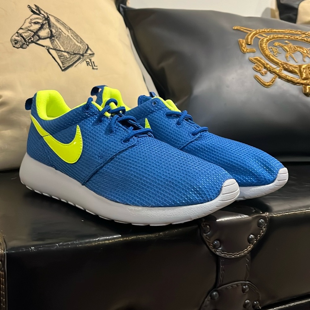 Nike Rosherun Shoes Sneakers new 599728 407 blue Youth Boys Girls Size 5Y 5
